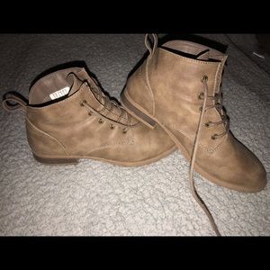 American Eagle darling booties( leather)